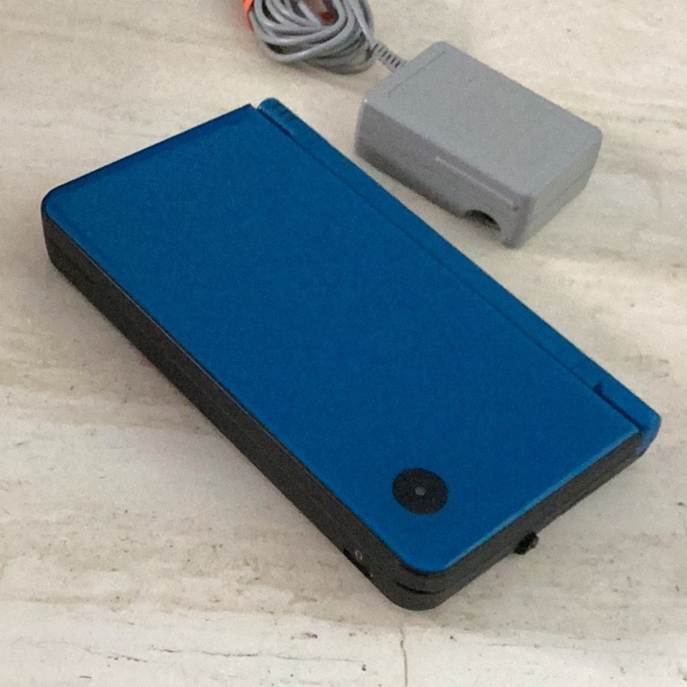 Nintendo DSi XL Console & Charger Handheld System Blue - Picture 3 of 15